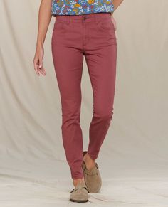 Mix it up with pants that give you the best parts of jeans (versatility, ease) and kick ‘em up a notch with a palette of color options and our signature FlexForm waist that moves along with you. Wild Ginger, Flannel Men, Go With The Flow, Layered Skirt, Toad, Shirt Sale, Sweater And Shorts, Slim Legs, Overall Shorts