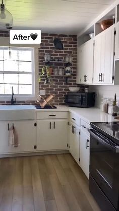 DIY kitchen renovation on a budget!Before, during, and After! Diy Kitchen Hacks, Kitchen Storage Hacks, Renovation Diy, Makeover Tips, Diy Kitchen Renovation, Kitchen Hacks Organization, Home Decor Hacks, Kitchen Reno, Diy Door