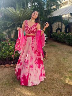 Dark Pink Lehenga, Lehengas For Wedding, Mehandi Outfit, Aisha Rao, Hairstyle Bride, Keep Smile, Function Dresses, Latest Bridal Lehenga