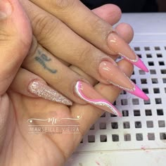 Flashy Nails, Nail Painting Tips, Neon Acrylic Nails, Beachy Nails, August Nails, May Nails, Spring Acrylic Nails, Pointed Nails