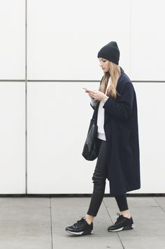 Pavlina Jagrova Fashion Blogger dark blue coat nike air max minimal chic Balenciaga Trousers, Dark Blue Coat, Minimalist Moda, Sneakers Fashion Outfits, Coat White, White Jumper, Mode Casual, Blue Coats, Minimal Chic