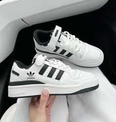 Adidas Forum Low, Forum Low, Trendy Shoes Sneakers, Dr Shoes, Pretty Shoes Sneakers, Adidas Forum, Cute Nike Shoes, Hype Shoes, Cute Nikes