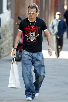 David Beckham Early 2000s, David Beckham Fashion 2000s, 90s David Beckham, David Beckham 2000s, 2000 Mens Fashion, Early 2000s Mens Fashion, Young David Beckham, David Beckham 90s, David Beckham Fashion