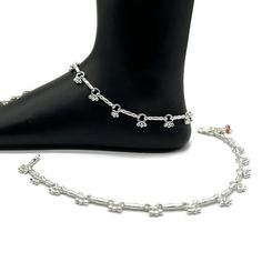 Name of product: 925 Sterling Silver Light Weight Anklet / Silver Payal Weight: 40.1 grams. Length: 28 centimeter FREE EXPRESS SHIPPING -----Feedback::- A satisfied customer is our top priority and your feedback forms the backbone of our success. Don't forget to give positive feedback along with good ratings. Thank You Silver Anklet As A Gift, Festive Silver Sterling Silver Anklets, Silver Sterling Silver Toe Ring Anklet, Sterling Silver Toe Ring Anklet, Silver Toe Ring Anklet As A Gift, Silver Anklets For Festivals, Bride Payal, Payal Silver, Silver Payal