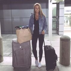 airport style- How to travel with style http://www.justtrendygirls.com/how-to-travel-with-style/ Casual Airport Outfit, Airport Attire, Airport Outfits, Ellie Saab, Instagram Outfits, Fan Fiction