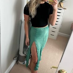 Beautiful Green Color, Brand New With Tags Never Worn Fitted Split Bottoms For Day Out, Green Long Skirt For Night Out, Zara Green Midi Skirt, Trendy Flowy Skirt By Zara, Green Split Bottoms For Spring, Casual Green Split Skirt, Zara Fitted Lined Maxi Skirt, Zara Stretch Midi Skirt, Gold Sequin Crop Top