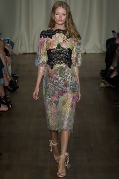 London Fashion Week: самые яркие коллекции весна-лето 2015 | Fcollection Marchesa Fashion, Marchesa Dress, Marchesa Spring, London Fashion Weeks, Floral Fashion, Marchesa, 2015 Fashion, Spring Summer 2015, Summer 2015