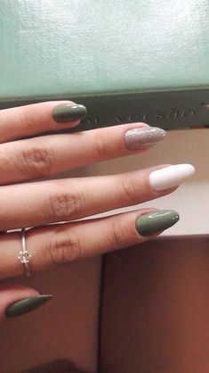 Nails Green Aesthetic, Trendy Green Nails, Green Nails Aesthetic, Verde Aesthetic, Emerald Nails, Green Acrylic Nails, Green Nail Designs, Nagel Tips, Goth Nails