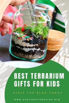 DIY Terrarium Kit For Kids: Spark creativity and a love for nature with this fun and educational birthday gift! Perfect for kids' crafts, this unique gift idea includes everything they need to build their own moss or succulent terrarium. It's an engaging and hands-on activity that makes a wonderful present. Explore more unique gifts for kids and watch their excitement grow! Terrarium Gifts, Diy Terrarium Kit, Terrarium Jewelry, Terrariums Kits