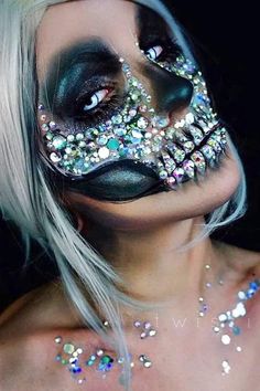 Unique Halloween Makeup, Halloween Makeup Sugar Skull, Fantasy Make-up, Skull Face Paint, Make Carnaval, Halloweenský Makeup, Halloween Make-up Looks, Sugar Skull Halloween, Creepy Halloween Makeup