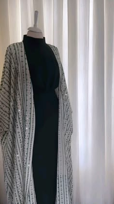 Black Kimono Outfit, Expensive Presents, Abaya Ideas, Afghan Clothes, Modest Dresses Casual