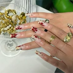 Nails With Red Flowers, Nails With Red, Classy Acrylic Nails, Beauty Nail, Funky Nails, Pretty Acrylic Nails