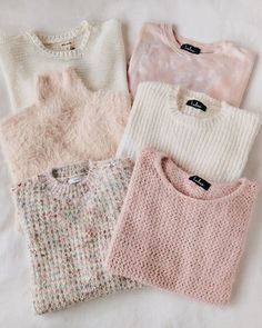 CASA TRÈS CHIC: REVISTA DE FIM DE SEMANA Trendy Cardigans, Cozy Outfits, Text Story, Blush Tones, Foto Tips, Clothing Photography, Sweater Collection, Soft Sweater, Fashion Mistakes