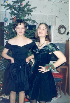 my mom and her sister getting ready to go to homecoming Punk Prom, Zombie Prom, 80s And 90s Fashion, Prom Wedding, Prom Pictures, Dress Makeup, 80s Fashion, Quinceanera