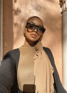 Beauty. Shahd Batal. Hijabi style. Hijabi Sunglasses, Shahd Batal, Hijabi Style, Hijabi Outfits, Traditional Attire, Stylish Sunglasses, Chic Outfits, Sunnies