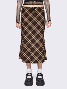 Add a touch of vintage flair with our brown plaid flared midi skirt. Perfect for embodying grandpacore, and cottagecore styles, this check skirt is the perfect addition to your retro wardrobe. Find more plaid skirts at Minga London! Grandpa Aesthetic, Class Dismissed, Flared Midi Skirt, Plaid Midi Skirt, Minga London, Check Pants, Check Skirt, Beige Plaid, Midi Flare Skirt