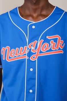 the new york mets baseball jersey is blue and has orange lettering on it that reads,'new york '