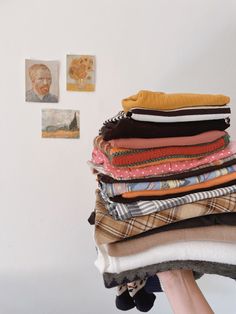 Stack Of Clothes Aesthetic, Clothing Selling Pictures, Thrift Shop Photoshoot Ideas, Poshmark Photo Setup, Thrift Shop Instagram Feed, Product Pictures Ideas Clothes, Depop Photos Ideas, Thrift Photoshoot Ideas