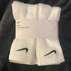 New In Packaging Nike 6 Pack Of Crew Sock White Nike Socks, White Crew Socks, Dri Fit Socks, Nike Crew Socks, Pink And Black Nikes, Dr Shoes, Nike Socks, Tan Guys, Nike Boy