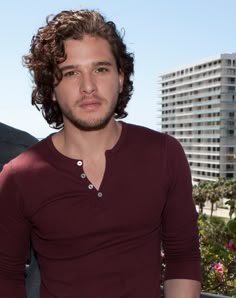 Long Thick Curly Hair, Sebastian Hair, Mens Hairstyles Curly, Kit Harrington, Thick Curly Hair, Medium Curly Hair Styles, Kit Harington, Man Bun