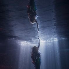 a woman is in the water holding on to a rope that has been attached to her head