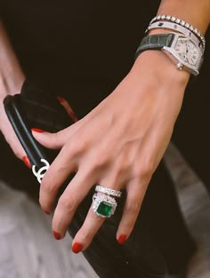 Beautiful Accessories خواتم خطوبة, Princess Cut Ring, Bijoux Art Nouveau, Chanel Clutch, Princess Cut Rings, Fabulous Jewelry, Emerald Jewelry, Dream Jewelry, Jewelry Inspo