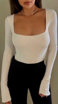 Chique Outfit, Classy Outfits For Women, Wrap Dress Short, Casual Day Outfits, Classy Work Outfits, White Bodysuit, Aesthetic Outfit, Curvy Girl Outfits