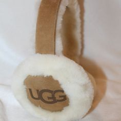 Stay Connected In The Outdoors With These Cute Ear Muffs. Comes With A Cord To Attach To Your Device. 1" Band Width 100% Genuine Shearling Professional Leather Clean New Without Box Guaranteed Authentic Ugg Headband, Cute Ear Muffs, American Clothes, Ugg Earmuffs, Cute Uggs, Ugg Accessories, Xmas List, Ear Muffs, Fall Accessories