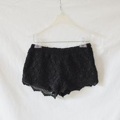 New Without Tags Black Floral/Lace Pattern Short Shorts Double-Layered 1.5 Inch Inseam Inner-Layer 100% Polyester Outer-Layer 100% Cotton Women's Size S Like The Item, But Not The Price? Send Me An Offer! Bundle To Save! Floral Lace Pattern, Floral Lace Shorts, Lace Short, Short Shorts, Lace Pattern, Patterned Shorts, Aeropostale, Black Floral, Lace Shorts