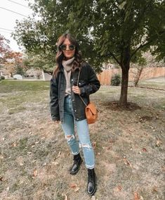 Fall outfit ideas thanksgiving outfits autumn vibes Look Jean, Jeans Mom, Beauty And Fashion, Fall Fashion Outfits, Casual Fall Outfits