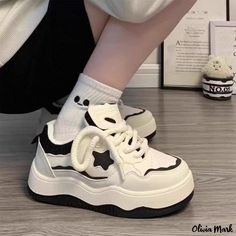 Olivia Mark - Chunky Platform Sneakers with Star Details - Casual Athletic Shoes Chunky Platform Sneakers, Casual Athletic Shoes, Low Heel Flats, Cute Sneakers, Beach Casual, Peep Toe Sandals, Casual Athletic, Chunky Platform, Casual Flats