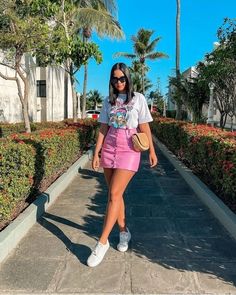 Causal Chic Outfits, Pink Skirt Outfits, Blouse Outfit Casual, Skirt Outfit Summer, Rok Outfit, Look Rose, Outfit Primavera, Effortlessly Chic Outfits, Looks Party