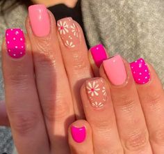 Beach Holiday Nails 2023, Summer Holiday Short Nails, Hot Pink Nails With Design Summer, Fun Beach Nails, Hottest Nail Trends, 2023 Beach, Pastel Nails Designs, 2024 Nails, Pink Gel Nails