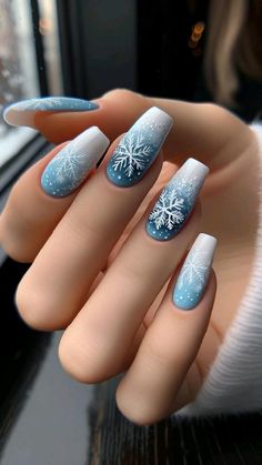 Xmas Blue Nails, Xmas Gel Nails, Blue Xmas Nails, Xmas Nails Designs, Noel Nails, Elegant Christmas Nail Designs, Nails Noel, Christmas Nails Blue, Nail Design Christmas