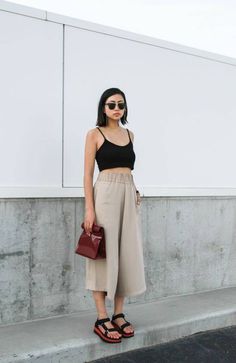 Le look du quotidien Outfit Minimalista, How To Wear Culottes, Gaun Koktail, Street Style Summer Outfits, Outfit Jeans, Street Style Summer, Crop Top Outfits, Cute Summer Outfits