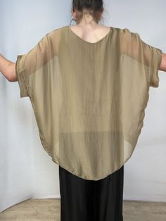 Meo Meli silk caftan top, One size,Camel color, very soft and stylish. Silk Chiffon Summer Tops, Chic Silk V-neck Kaftan, Elegant Silk V-neck Tunic, Bohemian Silk V-neck Top, Silk V-neck Top For Vacation, Elegant Silk Chiffon Summer Tops, Summer Batwing Sleeve Top For Layering, Beige Relaxed Fit Blouse For Layering, Beige Silk Blouse For Summer