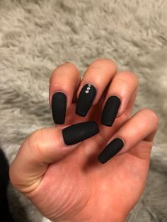 Black Matte Nails With Diamonds, Black Nails Acrylic With Diamonds, Matte Black Nails With Design, Black Nails With Rhinestones Simple, Black Nails With Gems Rhinestones, Black Nails With Diamonds Rhinestones, Black Nails With Diamonds, Mat Black Nails, Black Nails With Gems