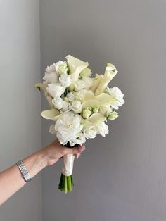 #букетневесты #свадьба #невеста #wedding #bouquet #flowers Vintage Wedding Bouquet, Elopement Venues, Small Wedding Bouquets, Bride's Bouquet, Venue Decor, Wedding Aesthetic, White Bouquet, Wedding Florals, Bride Bouquets