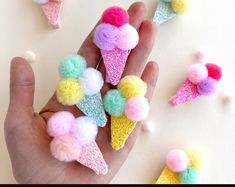 Kids Hair Clips Storage, Glitter Foam Hair Accessories, Felt Hair Clips Diy, How To Make Hair Clips Diy, Diy Hair Clips For Kids, Diy Hair Accessories For Kids, Cute Diy Hair Accessories