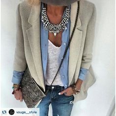 Statement Necklace Outfit, Chic Business Attire, Chique Outfit, Necklace Outfit, Vintage Inspired Outfits, Cooler Look, Winter Mode, 가을 패션