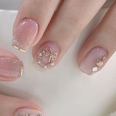 Nail Noel, Nail Art Pink, Asian Nails, Subtle Nails, Korean Nails, Simple Gel Nails, Nails Design With Rhinestones, Basic Nails, Pearl Nails