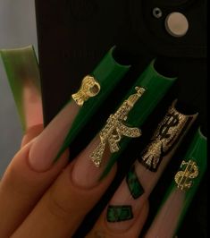 #green #longnails #nails #fyp #gold Claw Nails, Goth Nails, Long Acrylic Nails Coffin, Simple Nail, Kawaii Nails, Gold And Green