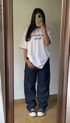 Baggy Clothes Female, Modest Sporty Outfits Summer, Female Baggy Clothes, Modest Baggy Outfits, Oversized Summer Outfit, Baddie Jeans, Oversized Tshirt Outfit