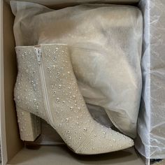 Brand New In Box, Never Worn In Size 7.5 Link To Original Posting: Https://Betseyjohnson.Com/Collections/Boots-Booties/Products/Sb-Cady-Ivory Perfect For Bridal Outfits! Wedding Dress Boots, Bride Boots, Comfy Wedding Shoes, Pearl Boots, White Booties, Wedding Boots, Betsey Johnson Shoes, Winter Wedding Dress, Bridal Outfits