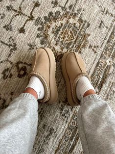 Aesthetic Slippers, Pinterest Wishlist, Cosy Fits, Tasman Uggs, Cute Uggs, Xmas Wishlist, Stile Hijab, Ugg Tasman Slippers, Trendy Shoes Sneakers