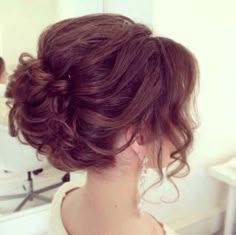 Messy Bun for Retro Hairstyles Woman Hairstyles, Hair Done, Updo Hairstyles, Trendy Hair Color, Short Hair Updo, Retro Hairstyles, Trendy Hairstyles