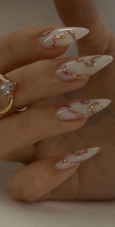 27 Winter Gold Nail Designs That Are Wonderfully Chic & Fab! Golden Nails, Milky Nails, Dope Nail Designs, Elegant Nails, Funky Nails, Chic Nails, Dope Nails, Nail Arts, Nail Polishes