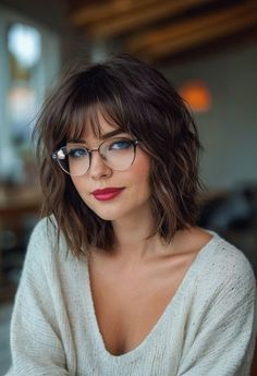 Thick Short Bob Hairstyles, Short Straight Thick Hair Styles, Shaggy Bob Wedding Hair, Medium Layered Pixie Haircut, Short Womens Haircuts For Thinning Hair, Versatile Bob Haircut, Bob For Thick Hair With Bangs, Medium Hair Bangs Round Face, Short Hairstyles With Bangs For Women