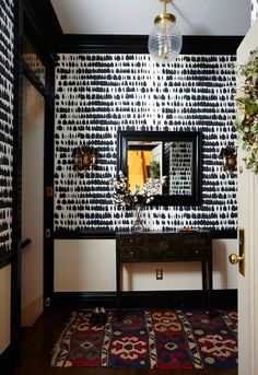 Queen Of Spain Wallpaper, Spain Wallpaper, Apartment Foyer, Moody Wallpaper, Queen Of Spain, Brooklyn Heights, Contemporary Chic, Black And White Wallpaper, Home Modern