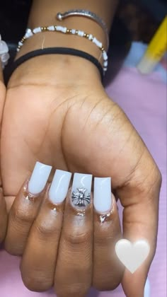 Popular Short Nail Designs, Shorts Cute Nails, Bahamas Outfits, Cute Short Nails, White Acrylic Nails, Short Square Acrylic Nails, Acrylic Nails Coffin Pink